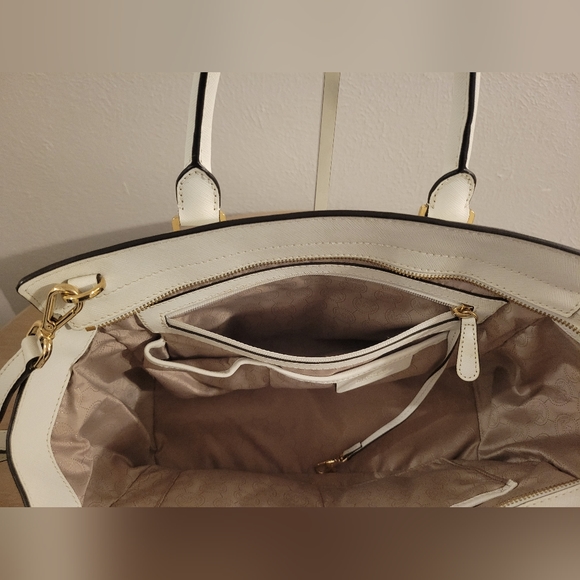 Michael Kors Selma Bag - Picture 10 of 16